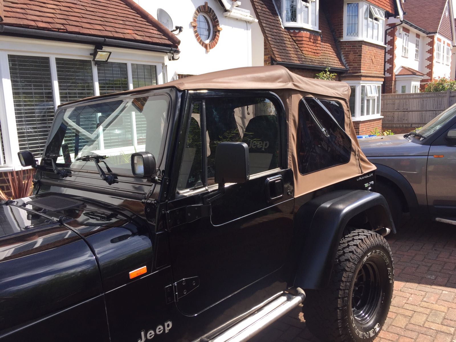 Jeep Wrangler YJ z założonym miękkim dachem